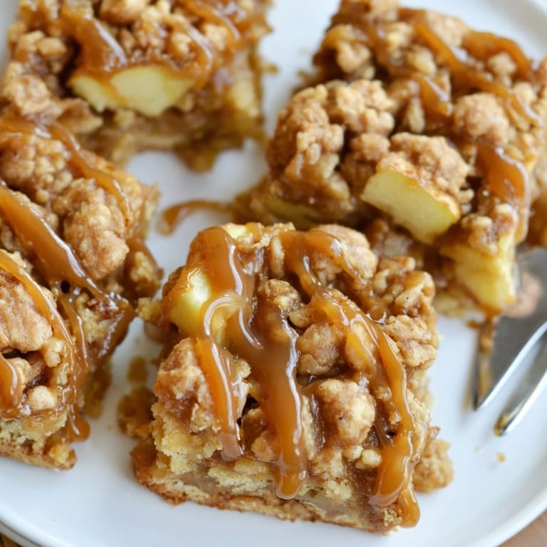 Soft and chewy Caramel Apple Cinnamon Crunch Blondies bursting with sweet apple flavor.  